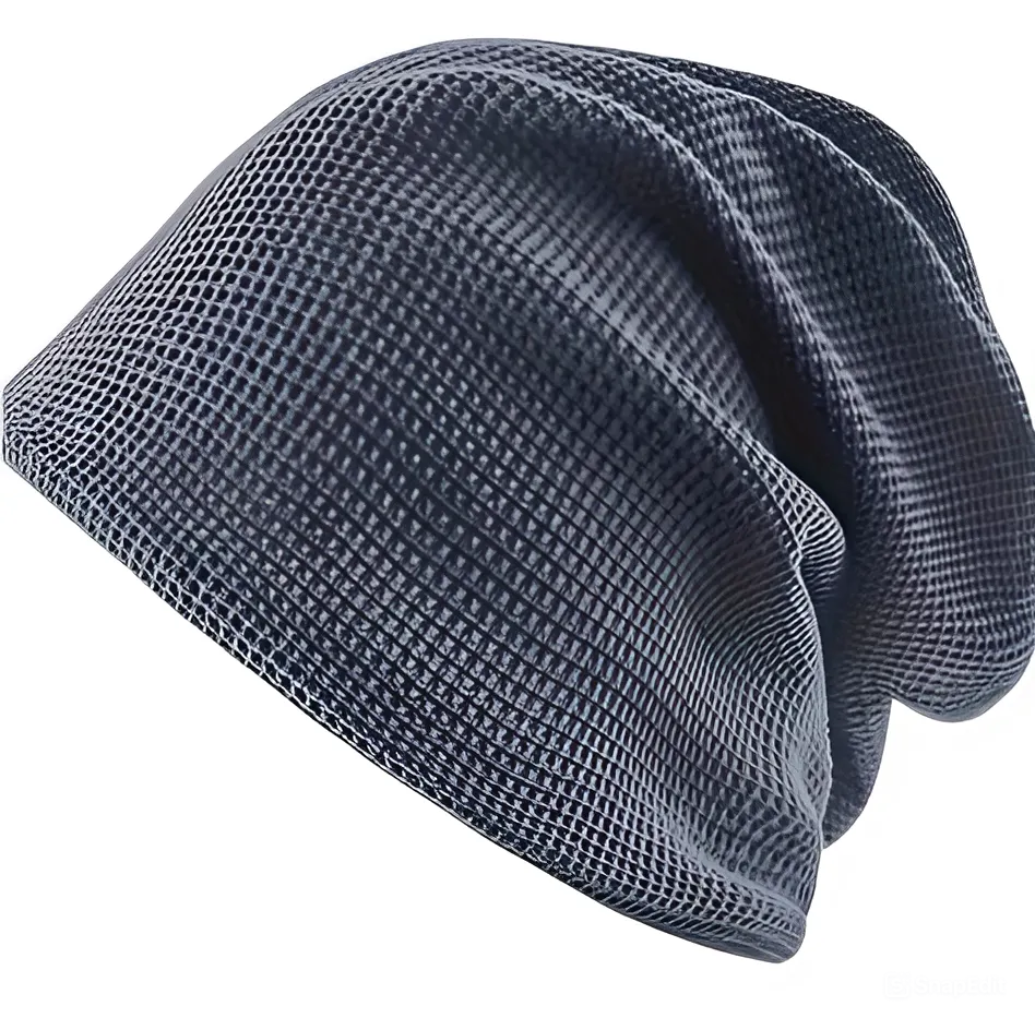 Vaffelstrikket lue i polyester, 58 cm i diameter bredde og 28 cm i lengde.
