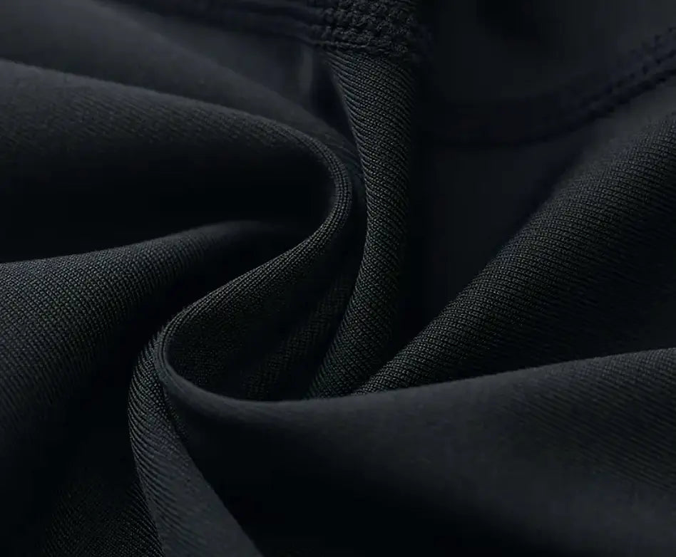 Firesidig stretchstoff med perfekt søm med fire nåler og seks tråder