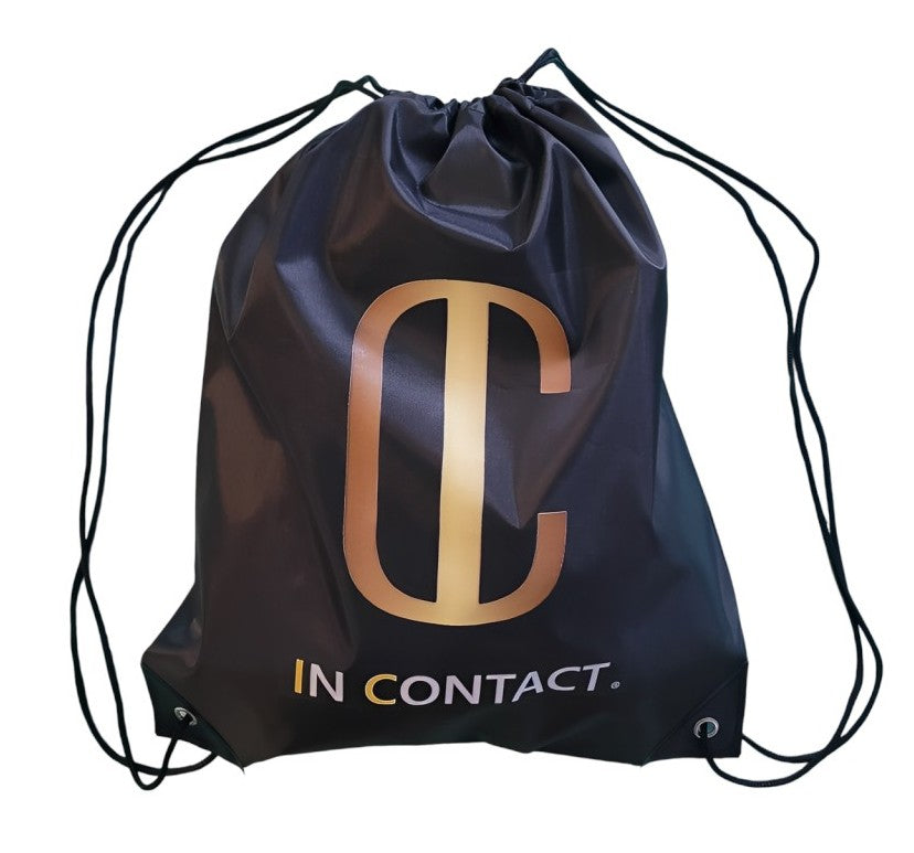 Bilde av en spesiallaget IC - In Contact-veske med håndtak. Svart i fargen og laget av polyester. Lett og praktisk.