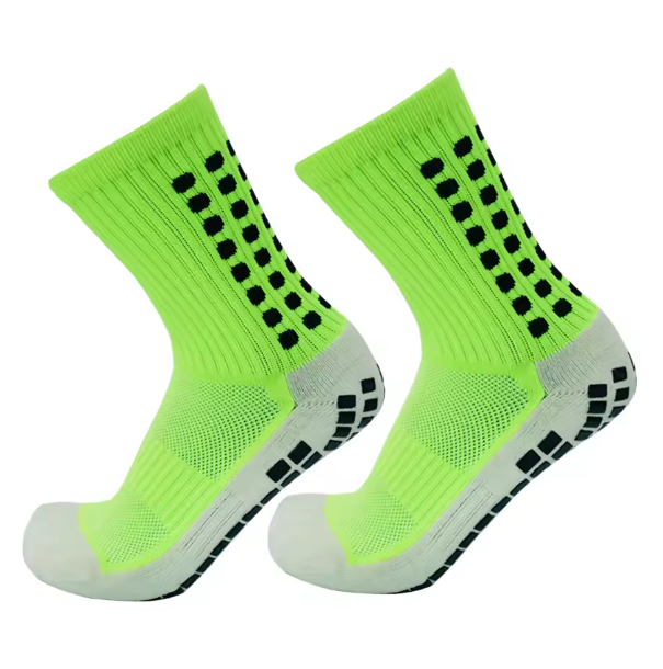 Fotballsokker, med sklisikker silikon. Sokker med spesifikk kompresjon på fotbuen, som gir utmerket støtte og stabilitet. Laget med pustende nylon elastan. Justerbar fra nummer 38 til 45.
