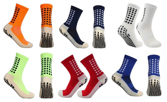 Fotballsokker, med sklisikker silikon. Sokker med spesifikk kompresjon på fotbuen, som gir utmerket støtte og stabilitet. Laget med pustende nylon elastan. Justerbar fra nummer 38 til 45.
